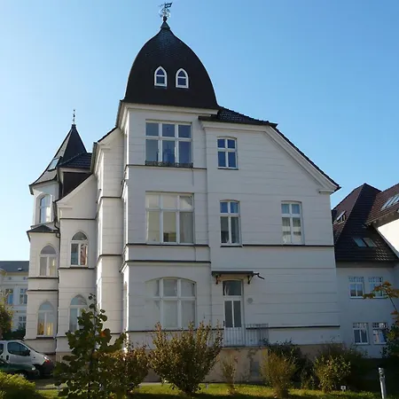 Ahlbeck, Schloss Hohenzollern - W 28 Villa