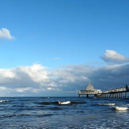 Ahlbeck, Schloss Hohenzollern - W 28 * Heringsdorf (Usedom)