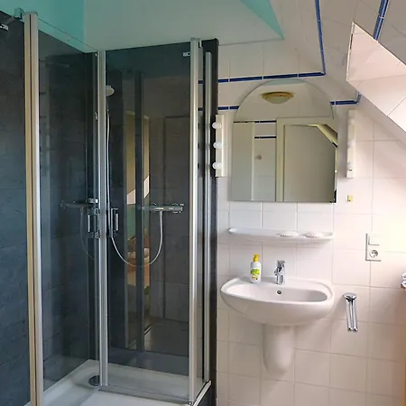 Villa Ahlbeck, Schloss Hohenzollern - W 28 *