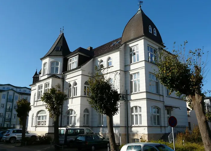 Ahlbeck, Schloss Hohenzollern - W 28 Heringsdorf (Usedom)