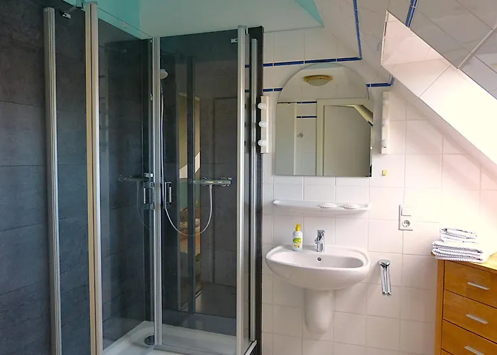 Villa Ahlbeck, Schloss Hohenzollern - W 28 *